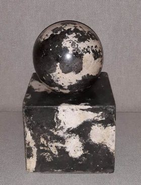 Image représentant Boule sur cube