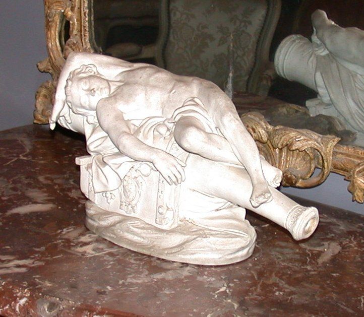 Image représentant Turenne enfant couché sur un affût de canon - Statuette